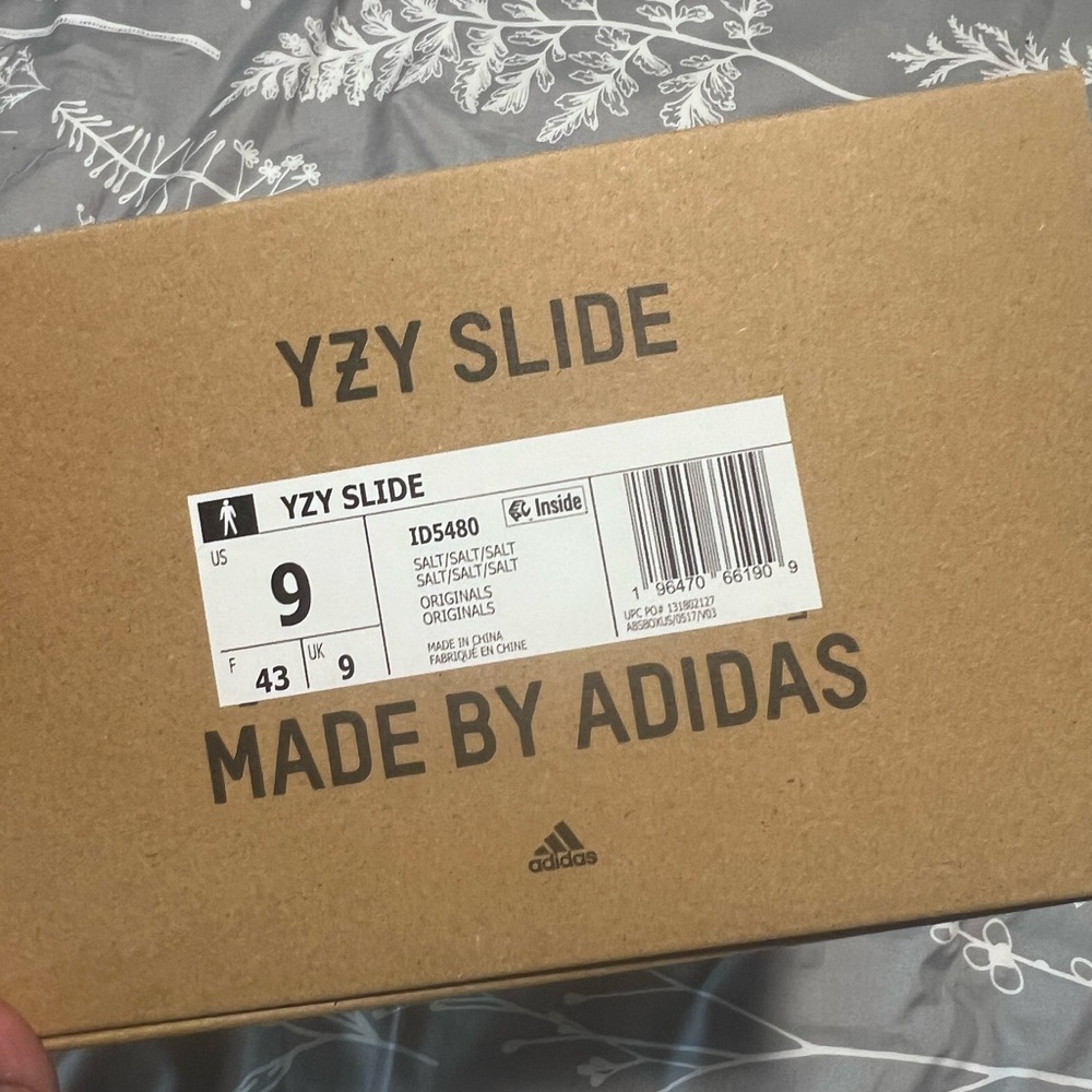 Yeezy slides in Salt size 9 in mens NWT.